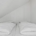 4 Bedroom Amazing In Holiday home