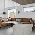 4 Bedroom Amazing In Holiday home *