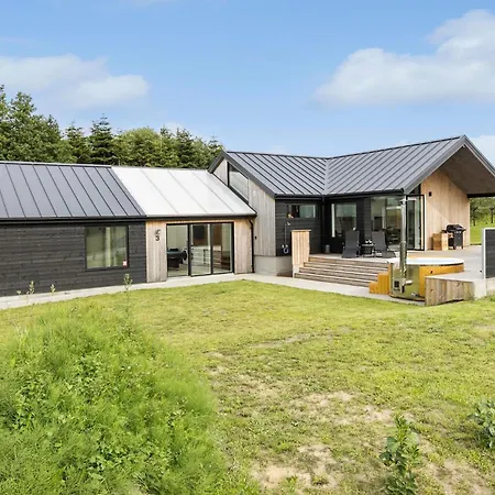 4 Bedroom Amazing In Holiday home Nordborg