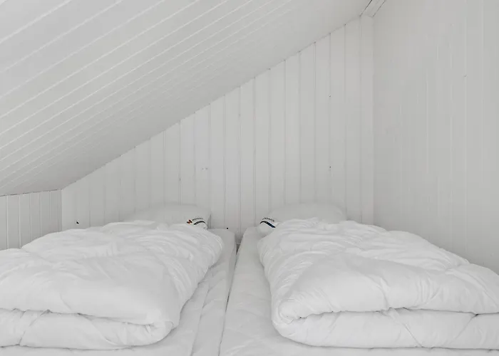 4 Bedroom Amazing In Holiday home