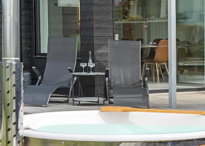 4 Bedroom Amazing In Holiday home *