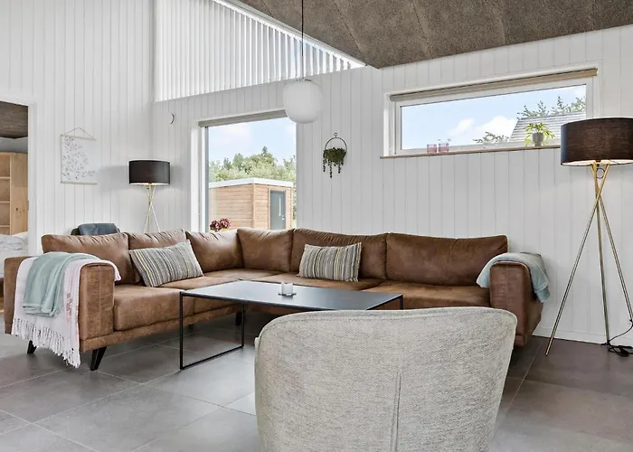 4 Bedroom Amazing In Holiday home *